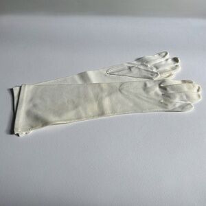 Pair of Italian handcrafted Women's Creamy Cotton Gloves, Size 6.5